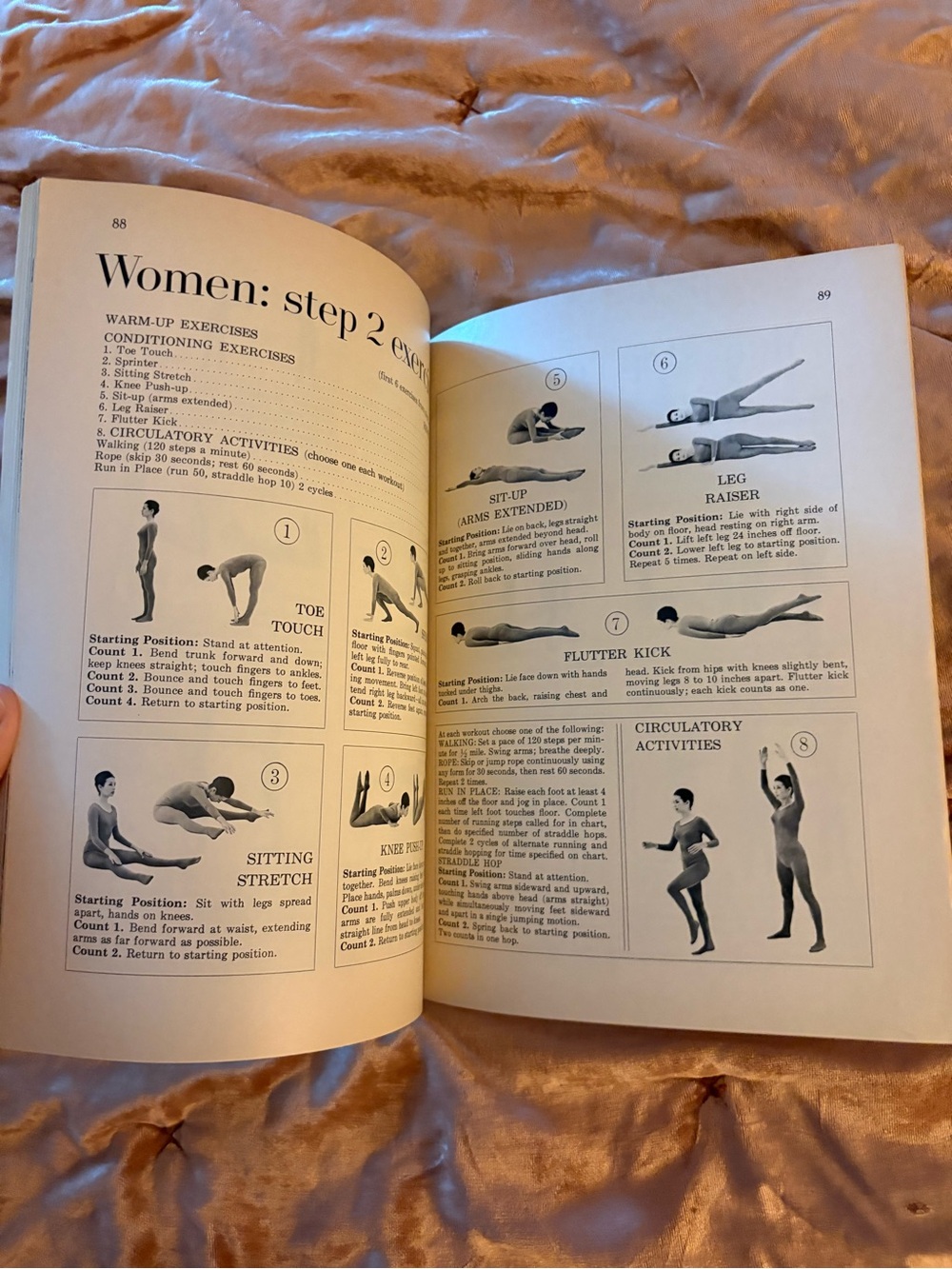 Vintage 1968 Better Homes and Gardens Eat and Stay Slim Cookbook - Picture 6 of 7